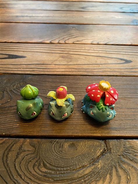 Vintage Bulbasaur Ivysaur Venusaur Tomy Pokemon Figures Nintendo