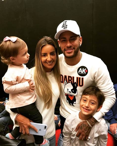 Neymar Jr, Daddy And Son, Soccer Guys, Black Jeans Outfit, Jean Outfits ...