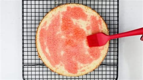 This Strawberry Squirt Cake is TOO Easy – You HAVE to Try It! - 2lpqfli