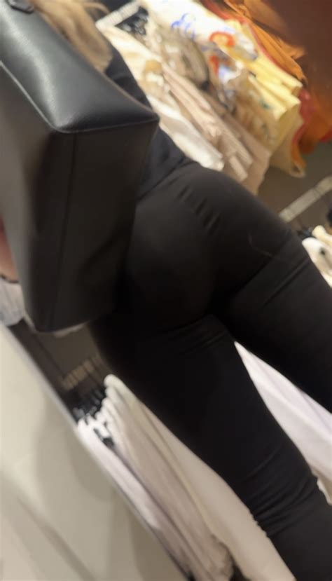 Sexy Milf In Leggings At The Mall Her Gap Was Crazy Forum