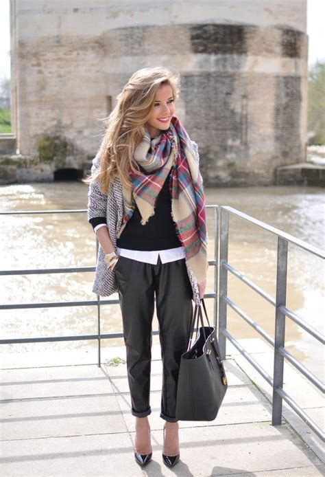 Outfits with Scarves-18 Chic Ways to Wear Scarves for Girls