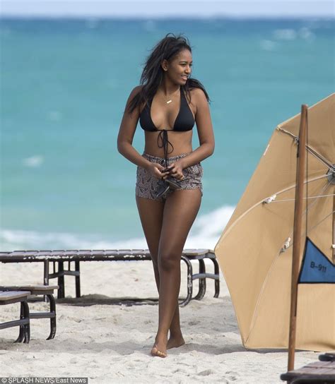 Sasha Obama W Bikini Na Pla Y Towarzyszyli Jej Ochroniarze Wp Gwiazdy