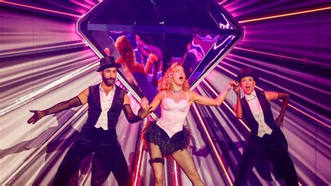 Raus Mit Moulin Rouge Lulu Fliegt Bei Let S Dance