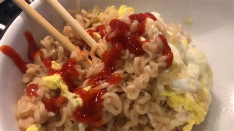 How To Make Ramen Noodles With Egg Chicken Flavored Youtube