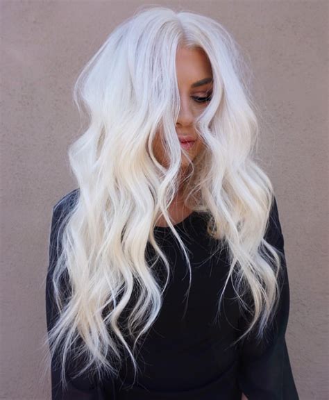 Stunning Level 10 Icy Platinum Hair Looks Gorgeous On Long Beach