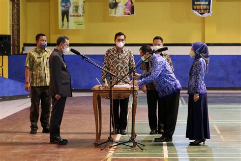 Sekdaprov Fahrizal Darminto Lantik Pejabat Fungsional Di Lingkungan