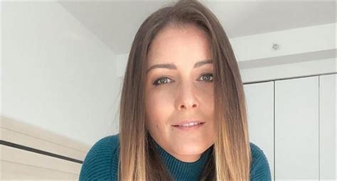 De lingerie Nana Gouvea mostra novo corte de cabelo e fã dispara Uma pantera RedeTV