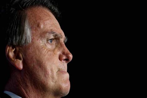 Bolsonaro pediu e aprovou mudança em minuta que previa golpe diz PF