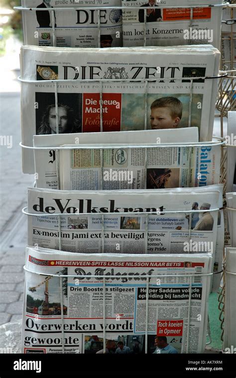 INTERNATIONAL NEWSPAPERS PRESS Stock Photo - Alamy