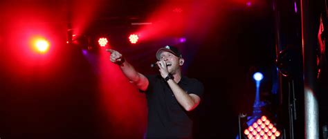 Cole Swindell Chillin' It in Rhinebeck - TheCountryScene.com