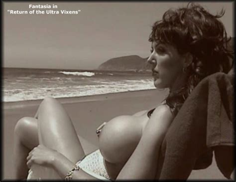 Fantasia Nude Pics Seite