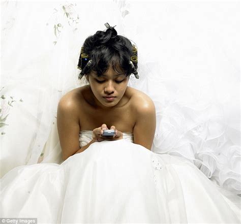 Husband Divorces Wife Because She Was Too Busy Texting To Have Sex On Their Wedding Night