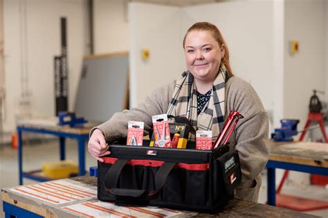 Supporting female residents in Oldham to learn DIY skills - The