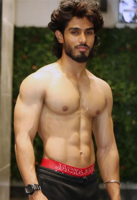 Shirtless Bollywood Men Shux Drops Trou Hot Insta Hottie With The Best Abs In Town Mumbai