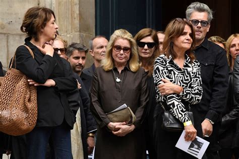 Bilderstrecke zu Trauerfeier für Jane Birkin in Paris mit Prominenten