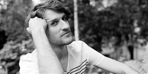 Ильиногорская библиотека: Юрий Каракур «Фарфор»/18+