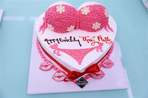 Bánh sinh nhật tạo hình d cặp ngực và bikini màu hồng đẹp độc đáo tặng nữ Bánh Kem Ngộ Nghĩnh