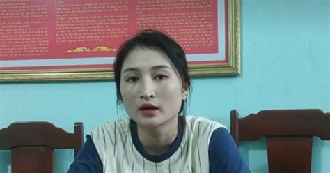 Đi ăn cưới bạn thân hot girl nổi lòng tham mở tủ trộm chỉ vàng