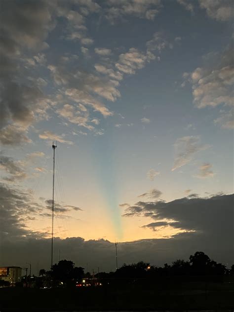 Can someone explain why the streak of green/blue light? : r/meteorology