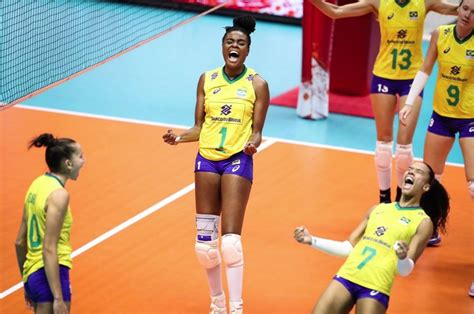 Selecao Feminina De Volei Sele O Feminina Derrota S Rvia E Fica