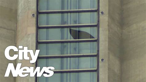 Falling Glass From The Cn Tower Crashes Down As Strong Winds Invade Toronto Youtube