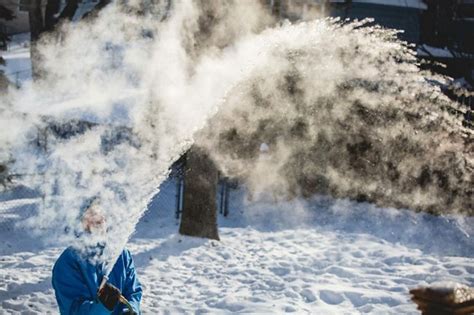 Boiling Water Science Experiment- – Fubiz Media