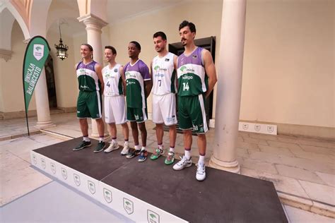 Fotos El Unicaja Presenta Las Nuevas Camisetas Para La Temporada