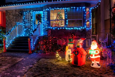 Can Christmas Lights on your Roof Cause Damage? | Ranch Roofing