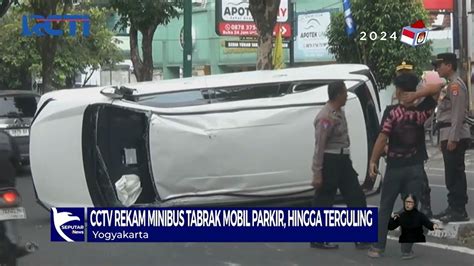 Hilang Kendali Minibus Tabrak Mobil Parkir Hingga Terguling Di