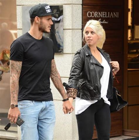 Video: Footballer Maxi Lopez snubs handshake with Icardi who married ...