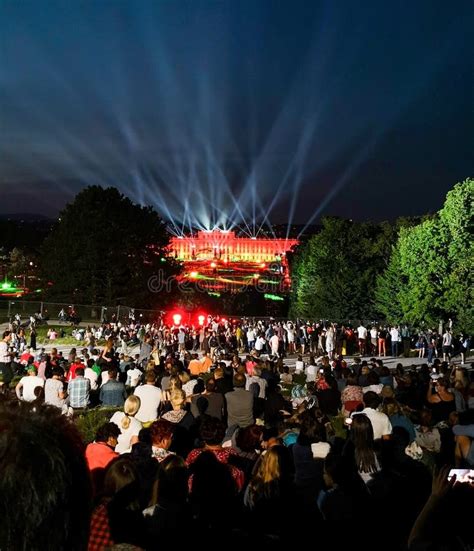 Concierto Al Aire Libre De Una Noche De Verano De Los Jardines Magn