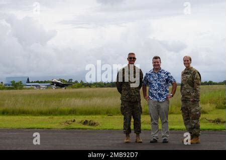 U S Marine Corps Col Sean P Hoewing Middle Commanding Officer Of