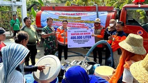 Semen Gresik Gandeng BPBD Salurkan 400 Ribu Liter Air Bersih Ke 14 Desa