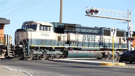 Bnsf Executive Sd70 Mac Grinstein Greengreen And Cream Through Bnsf