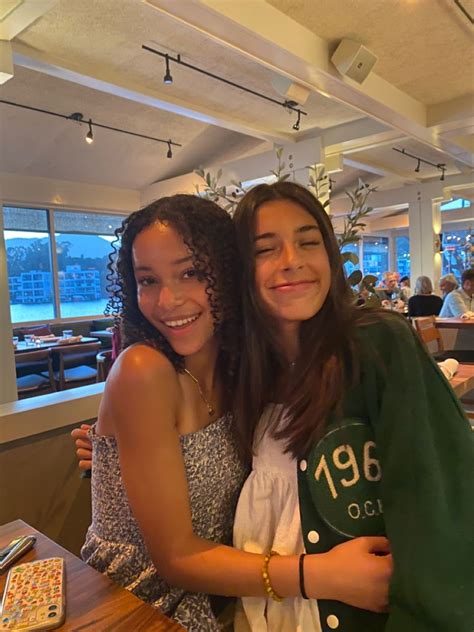 Love This Girl Sm Cute Friend Photos Friend Photoshoot Cute Brunette