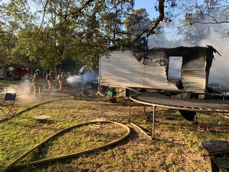 Fire Engulfs Two Mobile Homes Firefighters Quickly Extinguish Flames