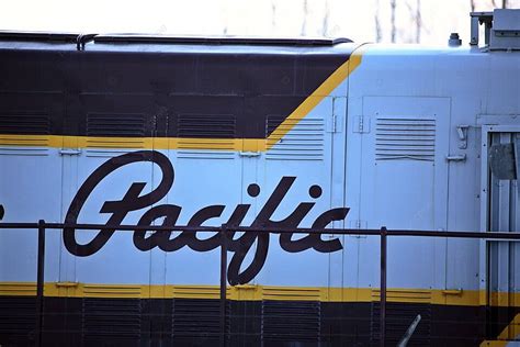 Canadian Pacific Railway Diesel Engine Horizontal Train Diesel Engine Photo Background And ...