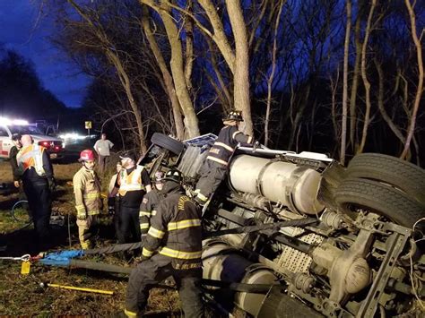 Driver Dies After Semi Truck Rolls Over In Arkansas Katv