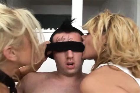 Vollbusige Milf Bekommt Riesigen Schwanz W Hrend Ihre Freundin Zuschaut Xhamster