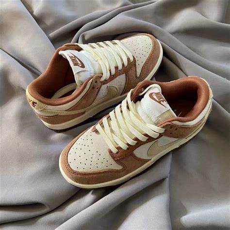 SB DUNK Novo Estilo Branco Marrom Trigo Baixo Tênis Feminino Combina