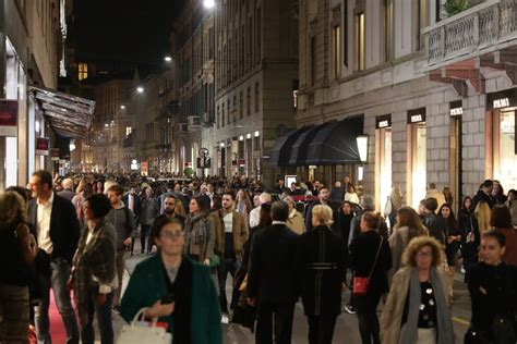 Via Montenapoleone La Strada Del Lusso Pi Cara Al Mondo Real