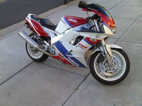 1993 Yamaha FZR 1000 - Moto.ZombDrive.COM