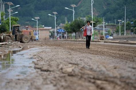 延安暴雨重灾县：淤泥漫街 电力中断 窑洞严重损毁