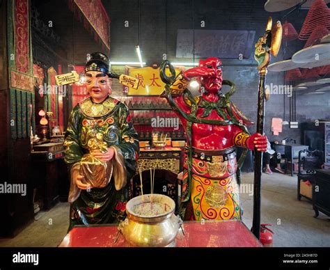 Colourful statues in Tin Hau Temple Complex. Yau Ma Tei, Kowloon, Hong ...