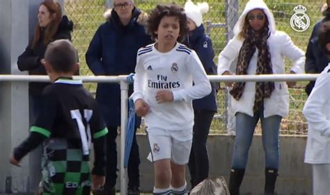 Filho De Marcelo Marca Gol Pela Base Do Real Madrid E Comemora La