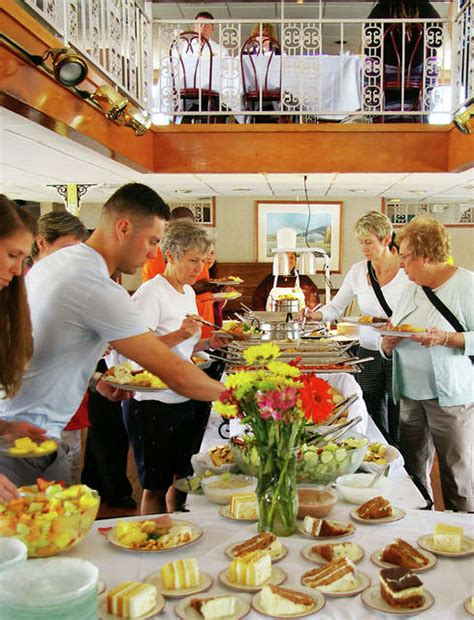 Riverboats at the Gateway Arch new cruises include Valentine’s Day