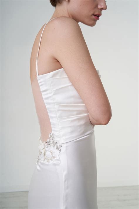 Noleggia Online Abito Con Corpetto Bustier E Decoro Posteriore By Iris