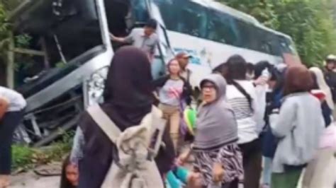 Foto Bus Rombongan Siswa Kecelakaan Sebabkan 12 Luka Begini Kronologinya