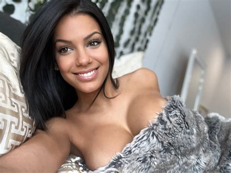 Katrina Vianna 💋 on Twitter: "I'm waiting for you to join me in bed 🙈
