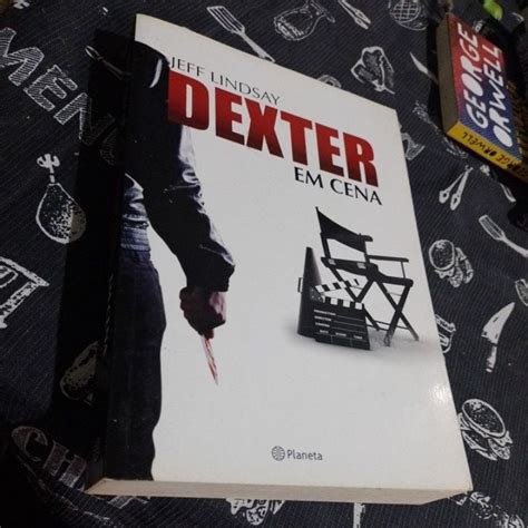 Dexter Em Cena - Livro Dexter em cena | Shopee Brasil